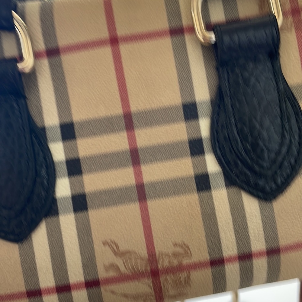 Authentic Burberry Boston Medium Bag. - Picture 9 of 17